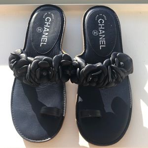 CHANEL floral toe ring sandals